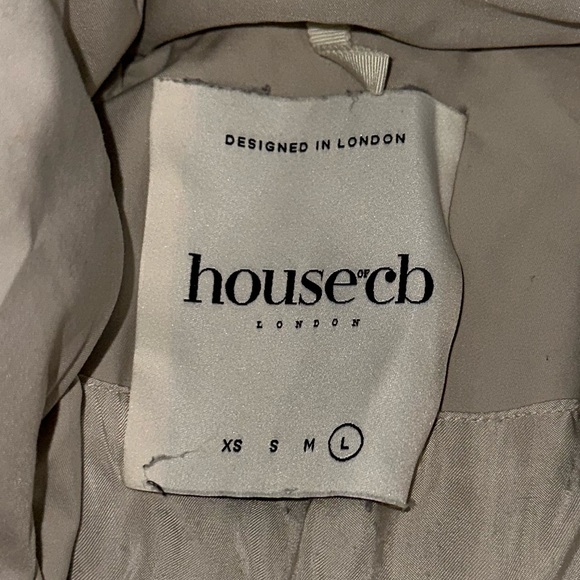 HOUSE OF CB "HERO" IVORY OVERSIZED C SHAPE PUFFER JACKET IN LARGE - Picture 4 of 5